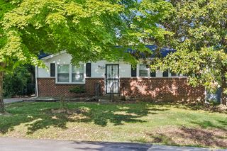 810 Country Club Dr, Clarksville, TN 37043