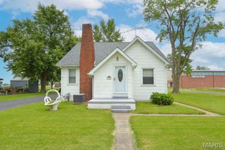 307 S Street, Smithton, IL 62285