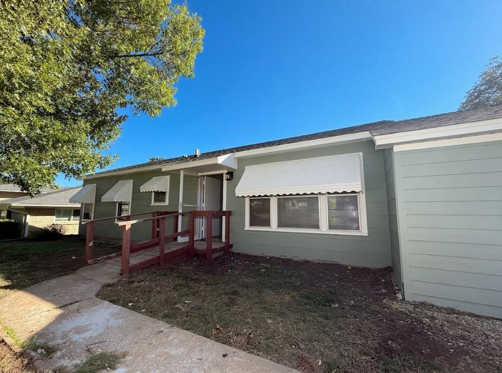 1512 W Day Street, Denison, TX 75020