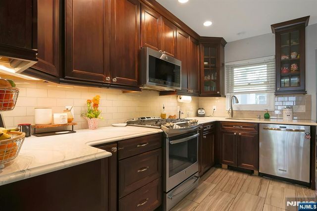 54 Chestnut Avenue, Park Ridge, NJ 07656