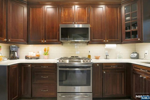 54 Chestnut Avenue, Park Ridge, NJ 07656