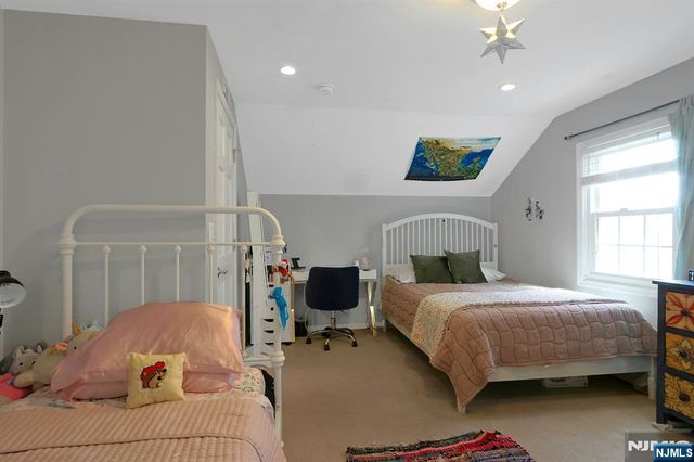 54 Chestnut Avenue, Park Ridge, NJ 07656