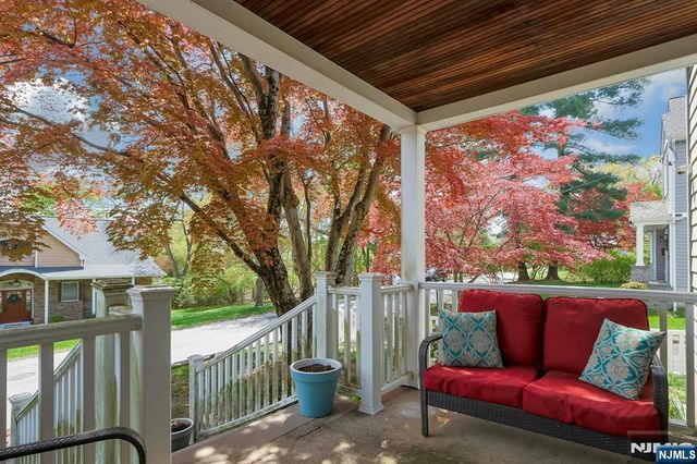 54 Chestnut Avenue, Park Ridge, NJ 07656