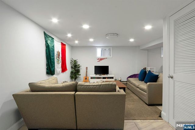 54 Chestnut Avenue, Park Ridge, NJ 07656