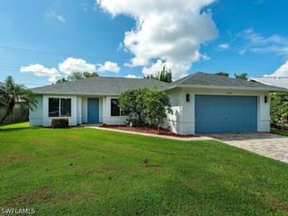 1082 Capri DR, Naples, FL 34103