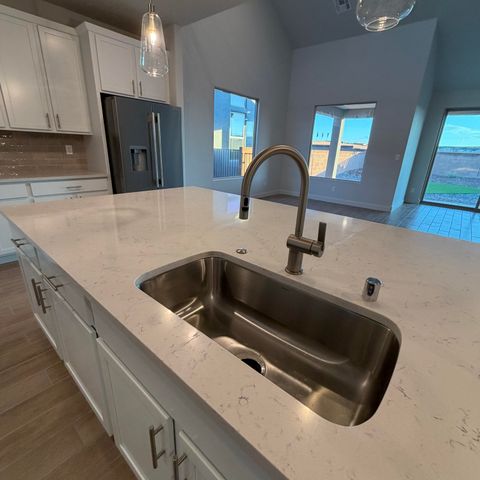 2431 Marble Avenue NE, Rio Rancho, NM 87144