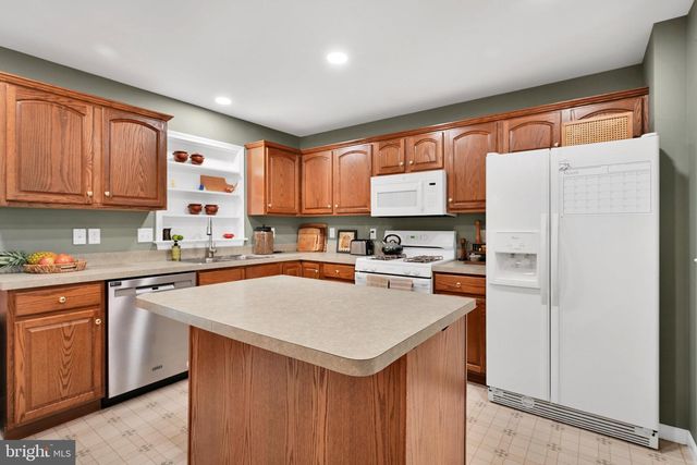 45 THOMAS DR, York, PA 17404