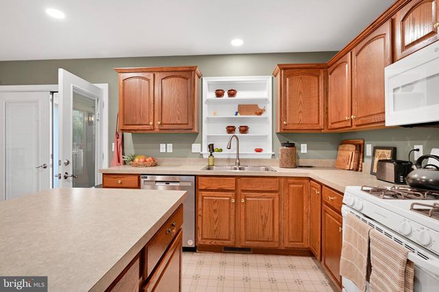 45 THOMAS DR, York, PA 17404