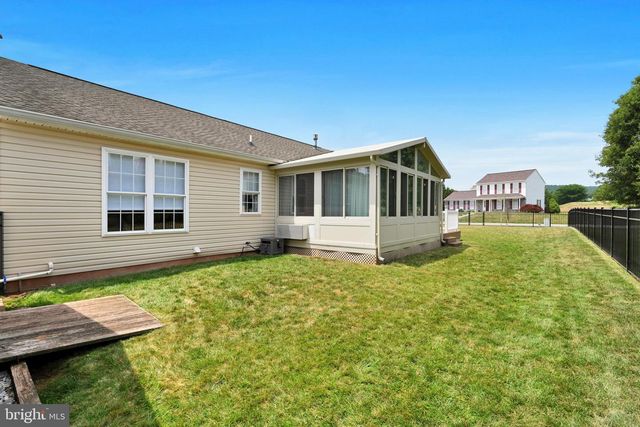 45 THOMAS DR, York, PA 17404