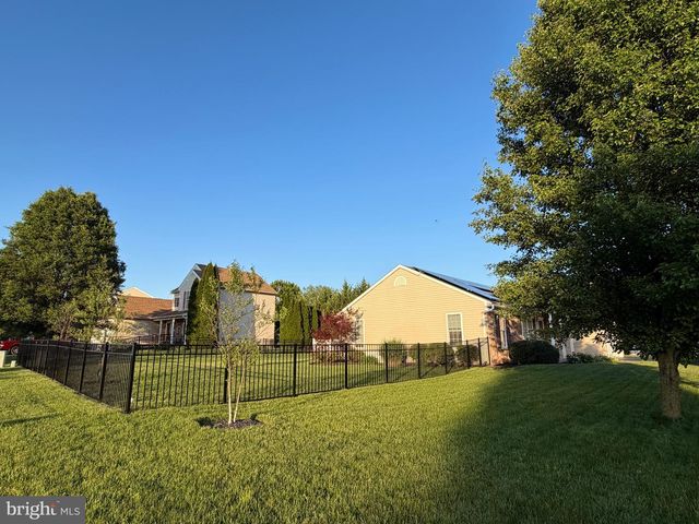 45 THOMAS DR, York, PA 17404