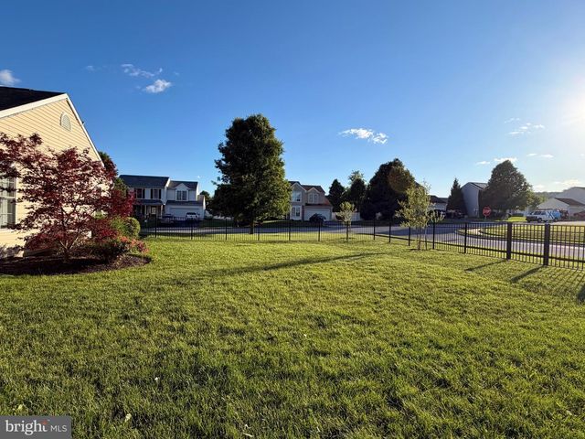 45 THOMAS DR, York, PA 17404