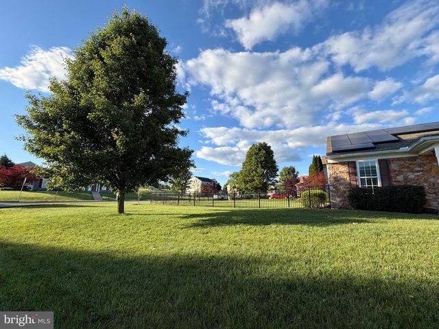 45 THOMAS DR, York, PA 17404