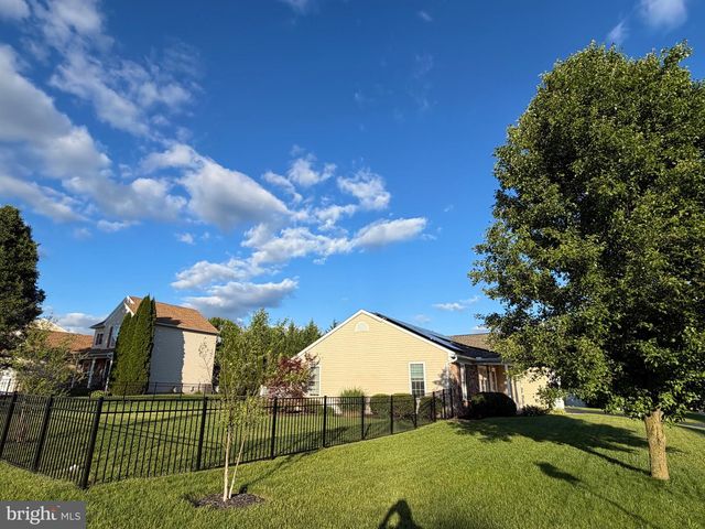 45 THOMAS DR, York, PA 17404