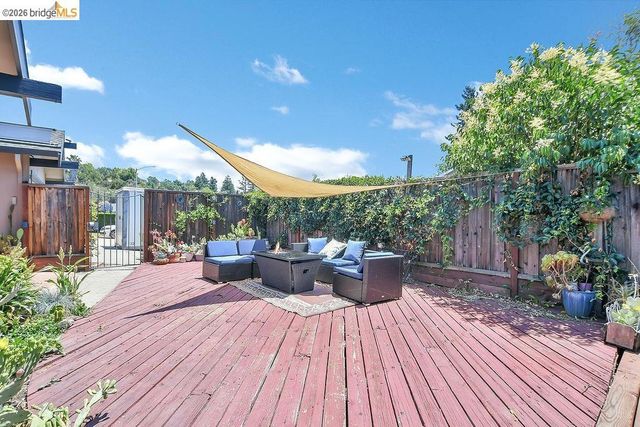1249 Heavenly DR, Martinez, CA 94553