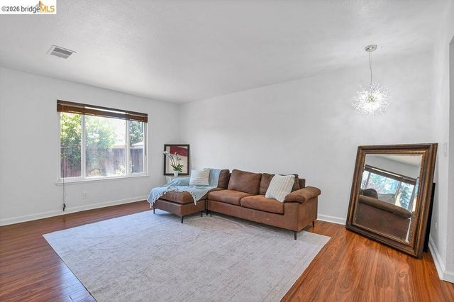 1249 Heavenly DR, Martinez, CA 94553