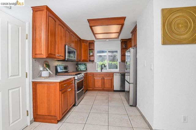 1249 Heavenly DR, Martinez, CA 94553