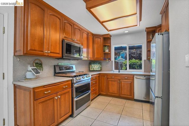 1249 Heavenly DR, Martinez, CA 94553