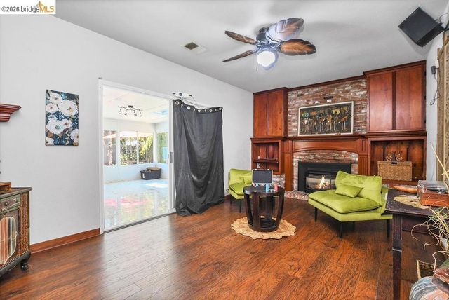 1249 Heavenly DR, Martinez, CA 94553