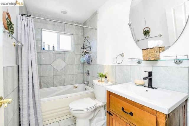 1249 Heavenly DR, Martinez, CA 94553