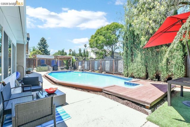 1249 Heavenly DR, Martinez, CA 94553