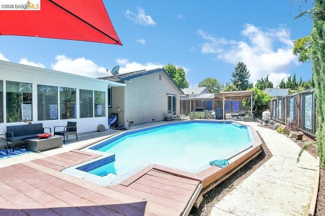 1249 Heavenly DR, Martinez, CA 94553