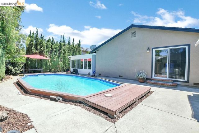 1249 Heavenly DR, Martinez, CA 94553