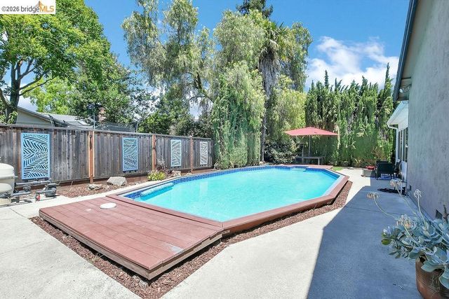 1249 Heavenly DR, Martinez, CA 94553