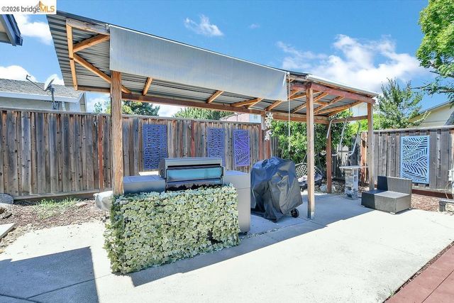 1249 Heavenly DR, Martinez, CA 94553
