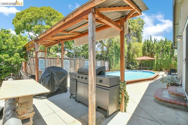 1249 Heavenly DR, Martinez, CA 94553