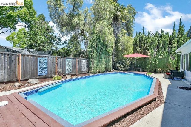 1249 Heavenly DR, Martinez, CA 94553