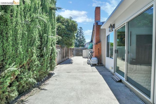 1249 Heavenly DR, Martinez, CA 94553