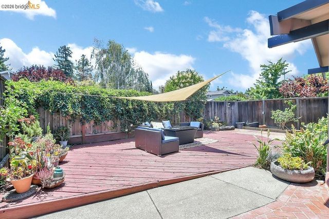 1249 Heavenly DR, Martinez, CA 94553