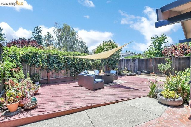 1249 Heavenly DR, Martinez, CA 94553