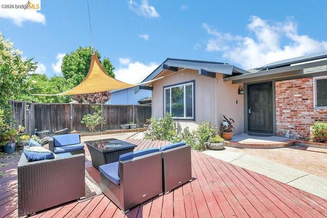 1249 Heavenly DR, Martinez, CA 94553