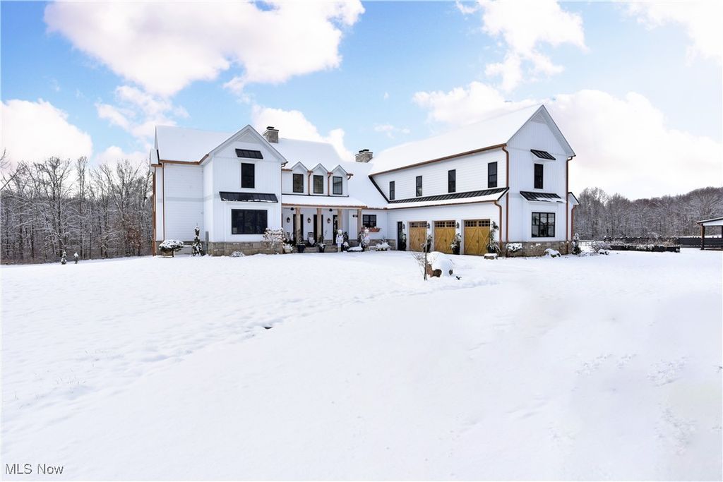 2200 W Comet Road, New Franklin, OH 44216