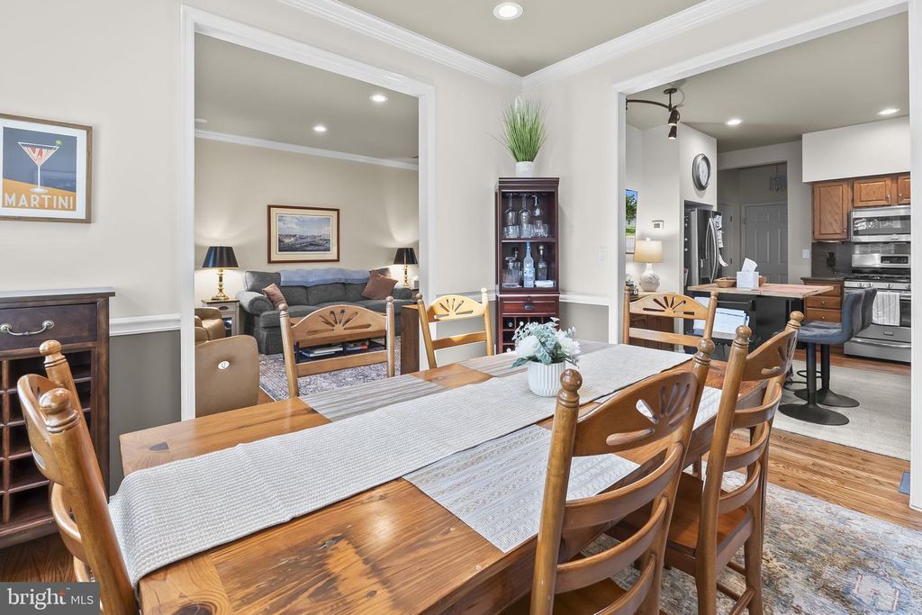Image 12 of property listing at 847 MISSION VALLEY LN, Annapolis, MD 21401