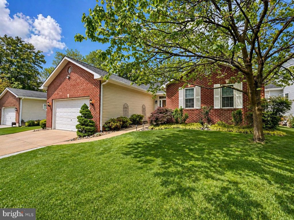 Image 2 of property listing at 847 MISSION VALLEY LN, Annapolis, MD 21401