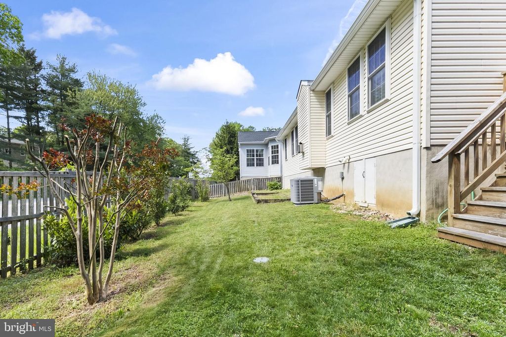 Image 31 of property listing at 847 MISSION VALLEY LN, Annapolis, MD 21401