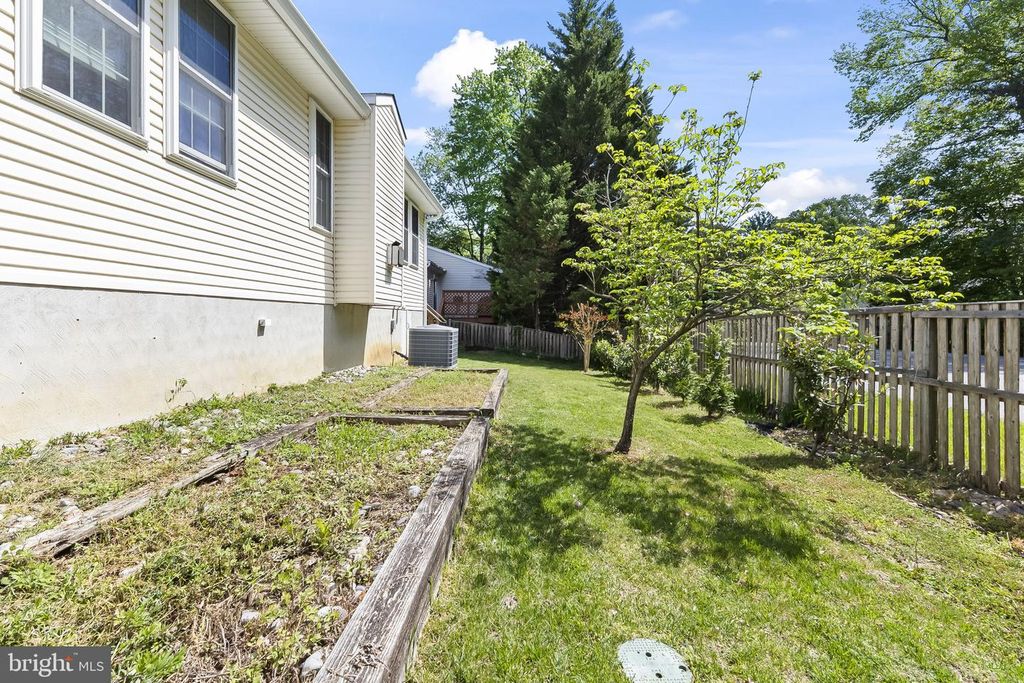 Image 32 of property listing at 847 MISSION VALLEY LN, Annapolis, MD 21401