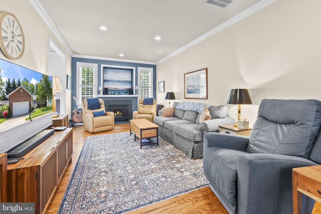 Image 4 of property listing at 847 MISSION VALLEY LN, Annapolis, MD 21401