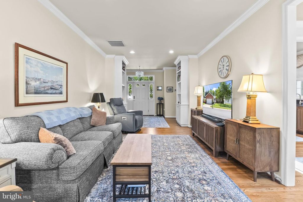 Image 5 of property listing at 847 MISSION VALLEY LN, Annapolis, MD 21401