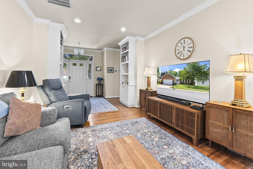 Image 6 of property listing at 847 MISSION VALLEY LN, Annapolis, MD 21401