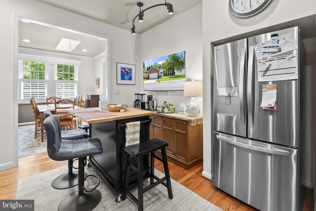 Image 9 of property listing at 847 MISSION VALLEY LN, Annapolis, MD 21401