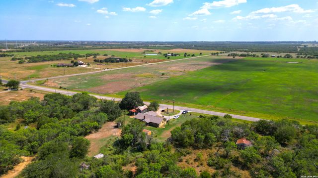 150 Fm 1303, Floresville, TX 78114