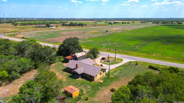 150 Fm 1303, Floresville, TX 78114