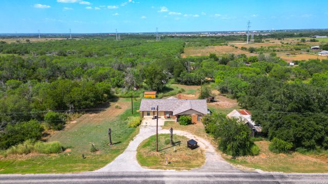 150 Fm 1303, Floresville, TX 78114