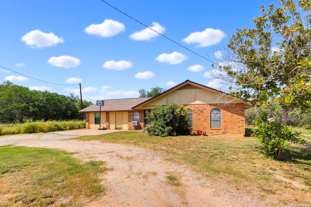 150 Fm 1303, Floresville, TX 78114