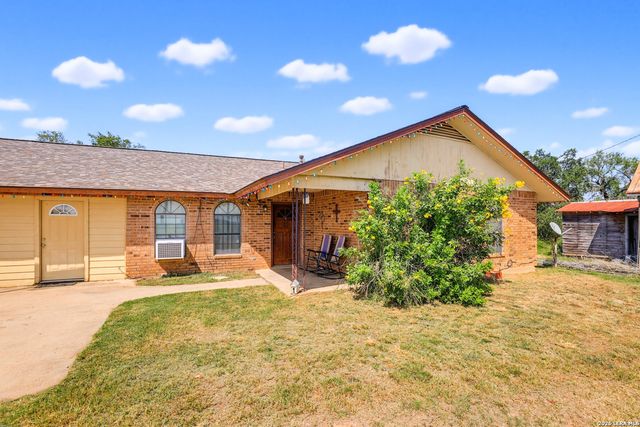 150 Fm 1303, Floresville, TX 78114
