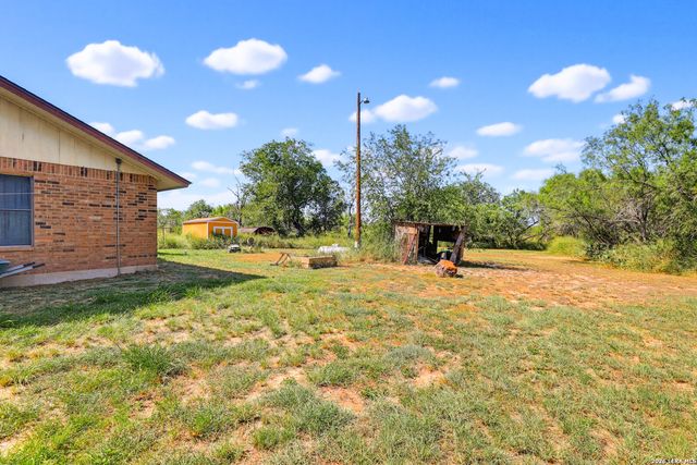 150 Fm 1303, Floresville, TX 78114