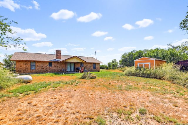 150 Fm 1303, Floresville, TX 78114